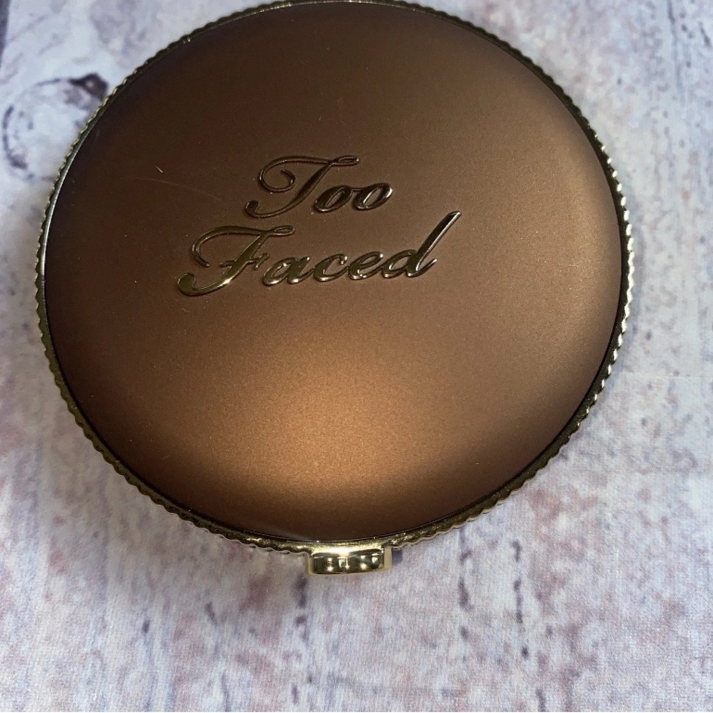Too Faced Chocolate Soleil Matte Bronzer Milk Chocolate Gold Compact - Picture 2 of 6